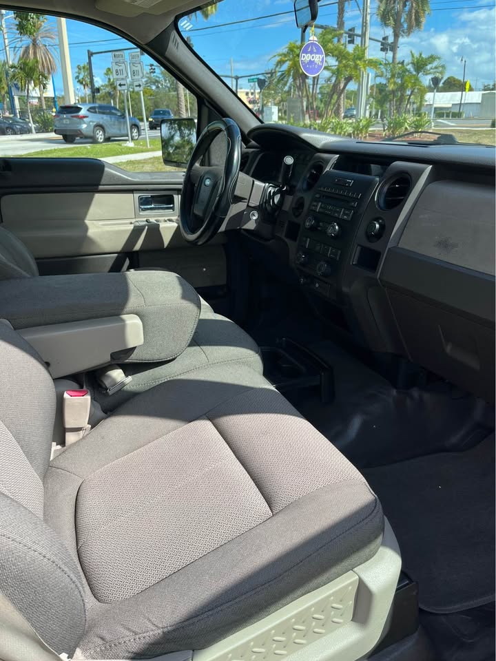 2011 Ford F-150 — photo 11