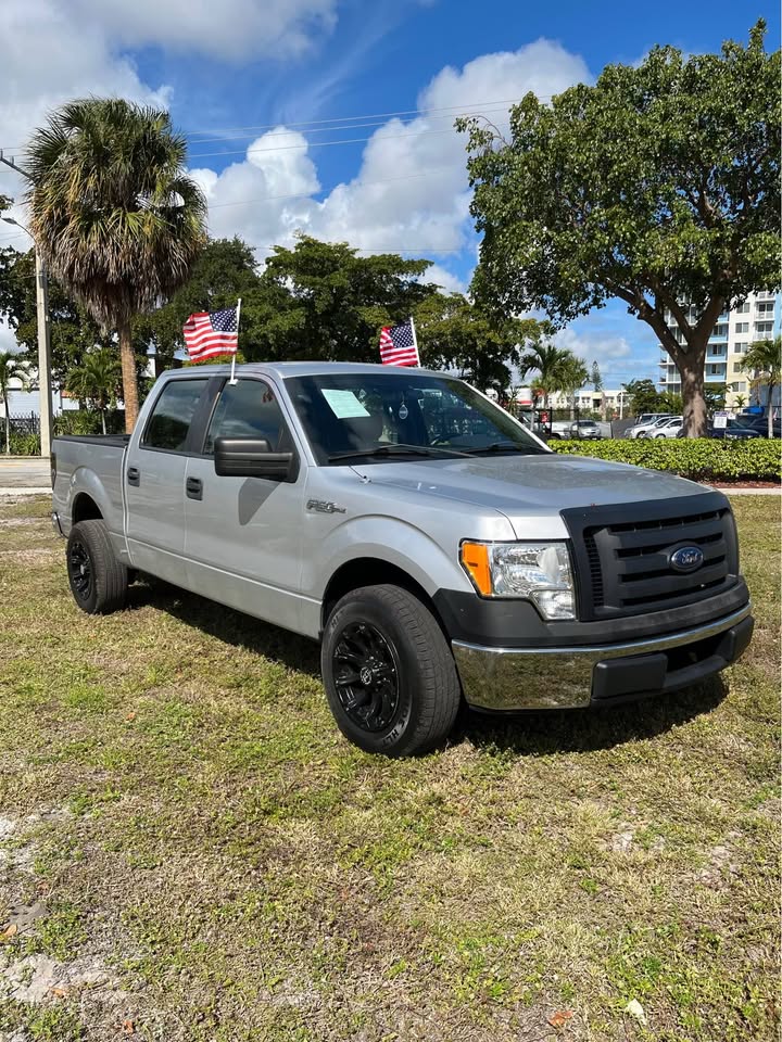 2011 Ford F-150 — photo 2
