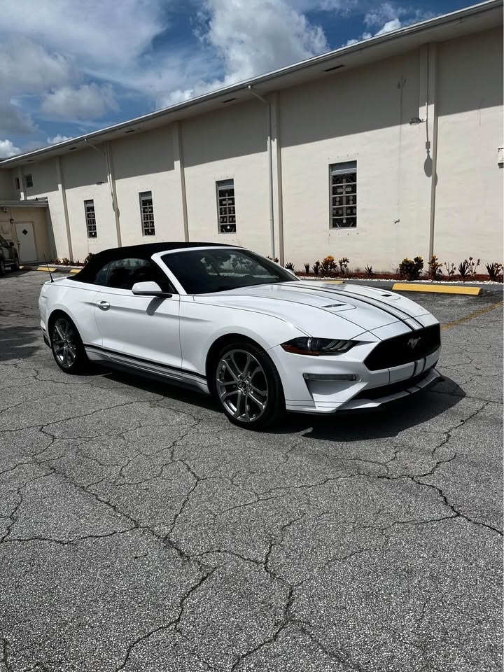 2022 Ford Mustang — photo 2