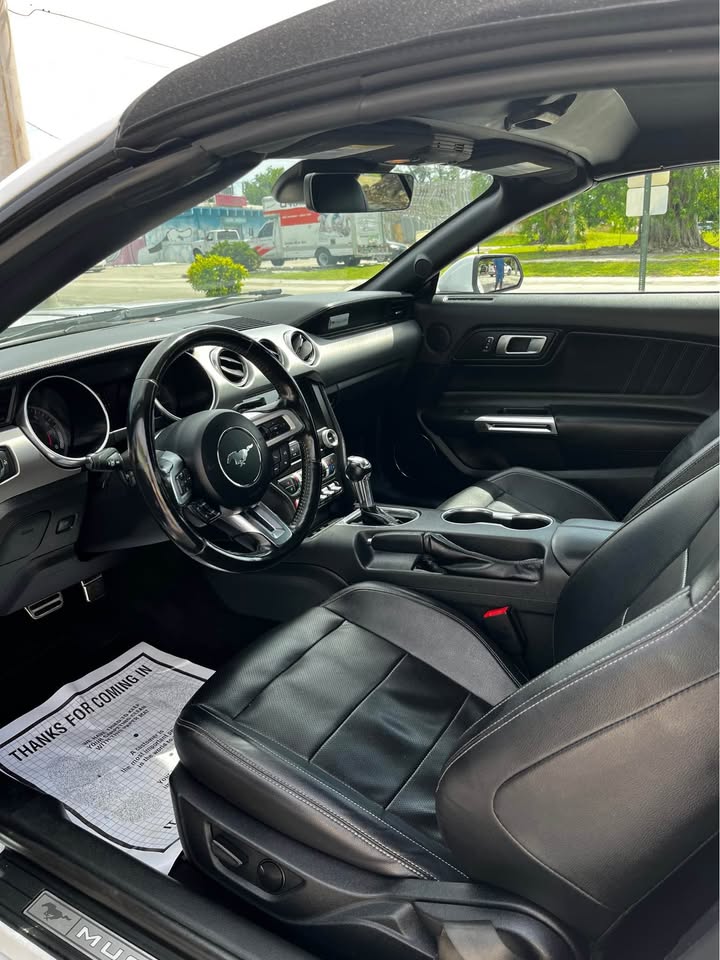 2022 Ford Mustang — photo 7