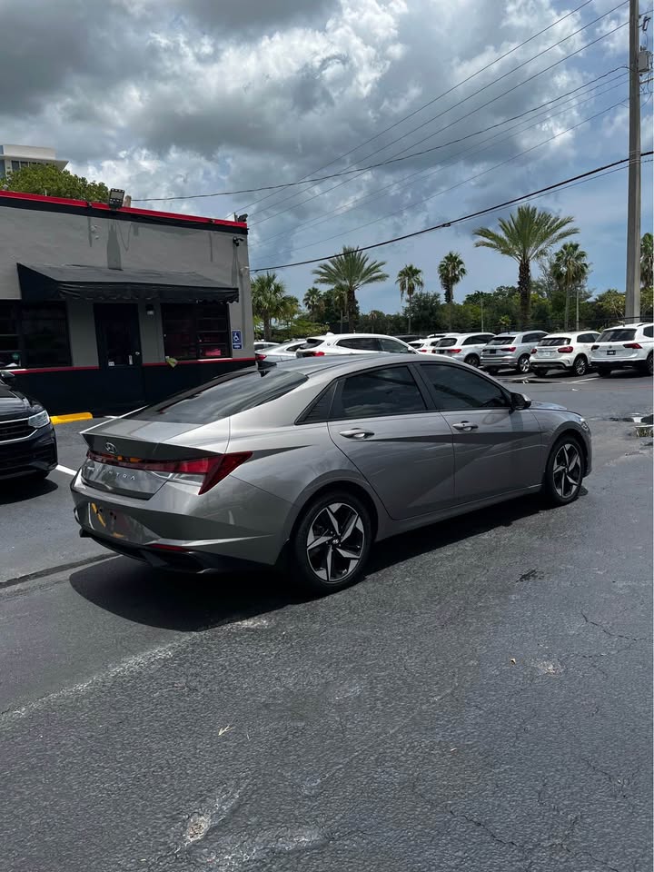 2023 Hyundai Elantra — photo 4