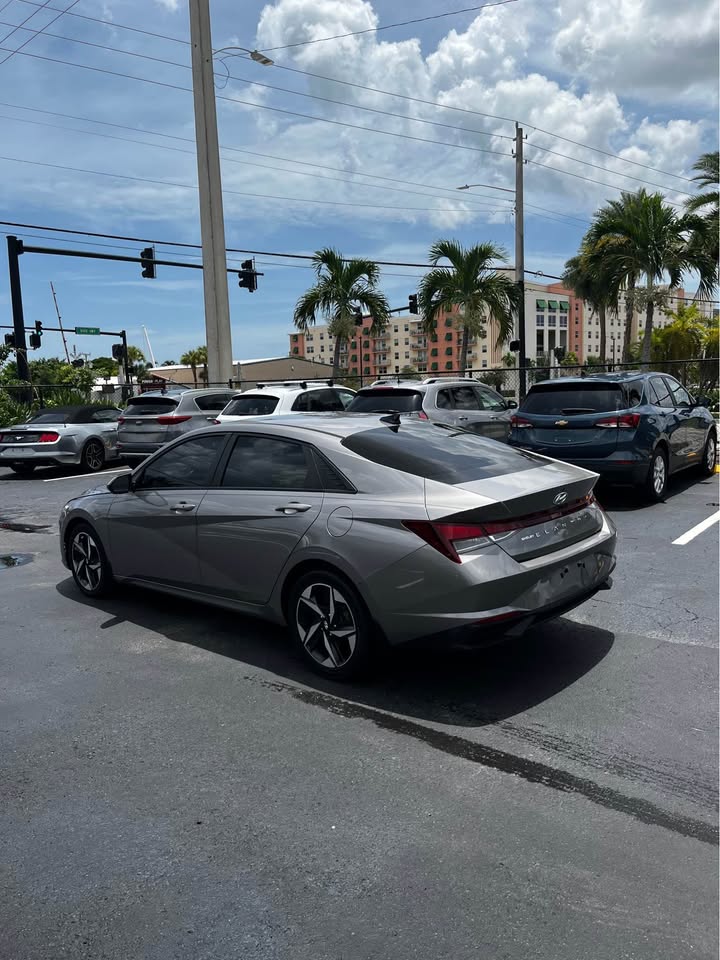 2023 Hyundai Elantra — photo 5