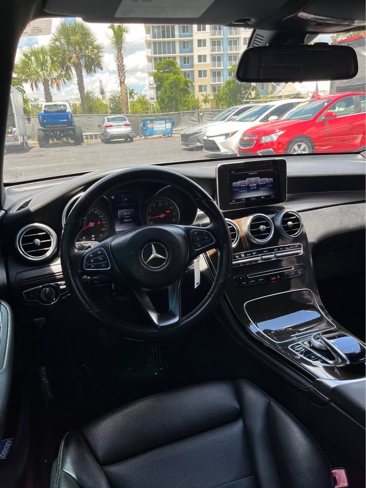 2017 Mercedes-Benz GLC 300 — photo 7