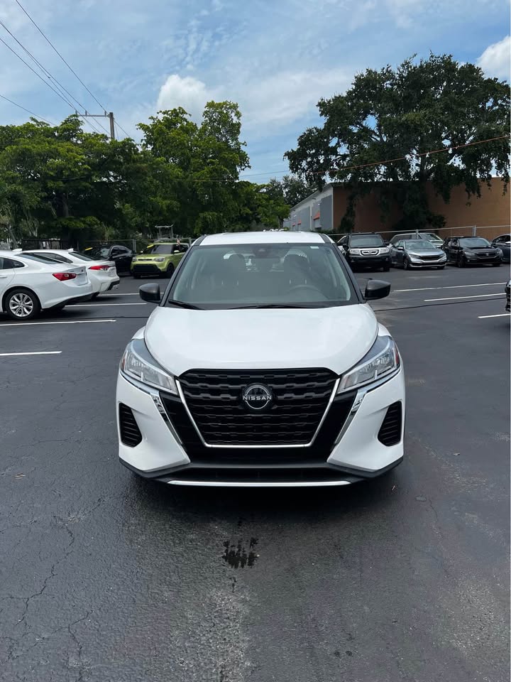 2022 Nissan Kicks — photo 2